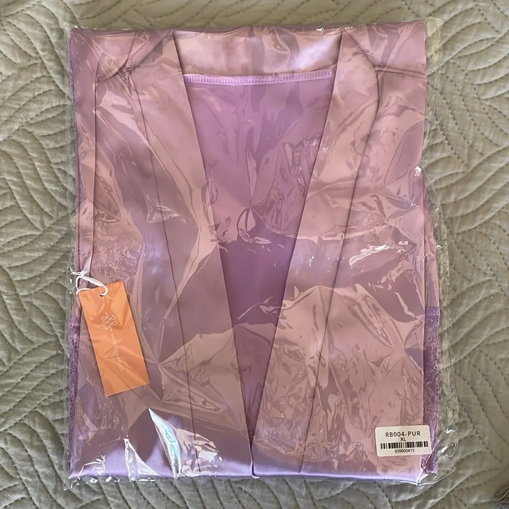 Mentionables Robe - Picture 4 of 11